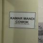 Larangan di Kamar Mandi Cowok Ini Bikin Salfok, Warganet: Maksudnya Cewek?
