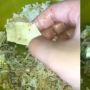Lagi Nikmat-nikmatnya Santap Makan Siang, Pria Ini Temukan Koyo Cabe di Dalamnya