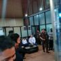 Momen Nikita Mirzani Menolak Masuk Gedung Satreskrim dan Berteriak Tidak Mau Ditahan