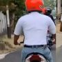 Lagi Naik Sepeda Motor di Jalan, Pria Ini Tak Sadar Badannya Digerayangi Tikus