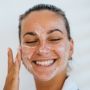 5 Kesalahan saat Menggunakan Sunscreen, Yuk Hindari