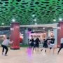 Rekam Cewek Latihan Menari, Cowok Ini Akhirnya Malah Ikutan Joget