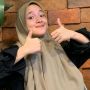 Nissa Sabyan Pamer Ekspresi Kocak saat Selfie, Wajah Asli Tanpa Makeup Disorot