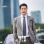 Raih Rating yang Baik di Episode Perdana, Intip 5 Potret Kwon Sang Woo di Curtain Call