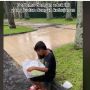 Bikin Mewek, Bocah Lelaki Penjual Roti Hujan-hujanan Sampai Menggigil karena Jualannya Belum Laku