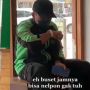 Viral, Outfit dan HP iPhone Boba Driver Ojol Ini Bikin Warganet Minder