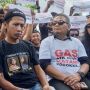 Polisi Autopsi Aremania yang Meninggal dalam Tragedi Kanjuruhan, Orang Tua Korban: Anak Saya Itu Diracun