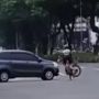 Kronologi Driver Taksi Online Tabrak Lari Pesepeda di Harmoni Lalu Sepakat Damai