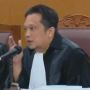 Cecar Tim Legal Provider XL Gegara Pakai Anting di Sidang, Pengacara Kuat Maruf Disemprot Hakim: Tidak Penting!