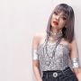Rina Nose Cosplay Rihanna, Penutup Kepala dari Alumunium Foil Jadi Sorotan