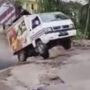 Jalan Brebes-Tegal Rusak Parah Bak Sirkuit Offroad, Mobil Box Sampai Akrobatik, Warganet: Gubernurnya Sibuk Nyapres!