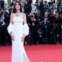 Bintang The Devil Wears Prada, Anne Hathaway Meriahkan B20 Summit di Bali