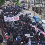Sorotan Peristiwa Kemarin, Aremania Geruduk Polda Jatim sampai Video Pria Jatuh dari Jembatan di Malang