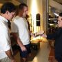 Sebelum Main di Bekasi, John Terry Borong Oleh-oleh, Nesta Tampil Trendy di Pelantas Cipayung