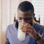 7 Manfaat Minum Susu Sebelum Tidur, Dapat Melembapkan Kulit!