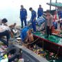 Bocor dan Nyaris Tenggelam, Kapal Sembako Akhirnya Karam di Pantai Kampung Mentok Lingga