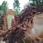 Ada Rumah Warga Ambruk Diduga Akibat Gempa Garut