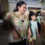 Cara Nagita Slavina Ajari Rafathar Coba Makanan Pedagang Kaki Lima Tuai Pujian Warganet