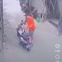 Terekam CCTV Colong Motor Warga Tanjung Priok yang Kuncinya Tergantung, Begini Tampang 2 Malingnya!