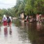 Banjir Siak: Tak Bisa Panen Sawit gegara Kebun Terendam, Siswa SD Belajar Online