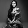 Heboh Foto Aura Kasih Pakai Kebaya Ketat Dililit Ular Besar: Mirip Nyi Blorong
