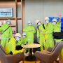 NCT Dream Kompak Pakai Outfit Hijau Neon di Bandara, Komentar Kocak Netizen Bikin Ngakak