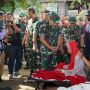 Jenderal Dudung Abdurachman Tinjau Lokasi Gempa Cianjur dan Beri Santunan