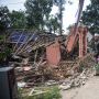 Rumah Roboh Pasca Gempa Cianjur, Ada Warga yang Mengungsi di Sawah