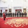 Bacakan Sumpah dan Janji di Hadapan Jokowi, Guntur Hamzah Resmi Jadi Hakim Konstitusi