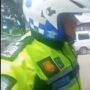Kocak, Aksi Polantas Bergaya Dilan KW Tegur Pengendara Motor: Kamu Nanya, Kamu Bertanya-tanya