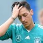 Mesut Ozil Umumkan Pensiun Sebagai Pesepakbola Profesional
