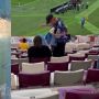 Fans Jepang Rayakan Kemenangan Atas Jerman dengan Pungut Sampah di Stadion Piala Dunia 2022