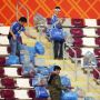 Terbaik! Suporter Jepang Bersih-Bersih Sampah Stadion setelah Menang dari Jerman