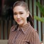 Gunakan Laser dan Suntik Botox, Ini 10 Potret Maia Estianty yang  Awet Muda di Usia 46 Tahun