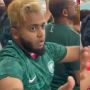 Kocak! Fans Arab Saudi Langsung Lepas Baju Pindah Dukungan Polandia Setelah Kalah