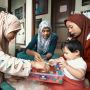 Gemas Banget!! Ini Potret Baby Ameena Sekolah Sambil Belajar Sensory Play, Padahal Belum Setahun