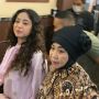 Tak Buru-Buru Damai dengan Haters yang Hina Putrinya, Ibu Dewi Perssik: Saya Mau Salat dan Ngaji Dulu