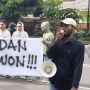 Belasan Mahasiswa Demo Tuntut Kepolisian Proses Kasus Prank KDRT Baim Wong