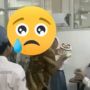 Viral Momen Murid Beri Kue Ultah ke Guru, Responnya Justru Bikin Kesal Warganet