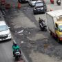 Hantam Jalan Berlubang di Tanjung Priok, Pengendara Motor Tewas Terserempet Truk