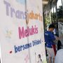 Anak Berkebutuhan Khusus Melukis Mural di Bus Transjakarta