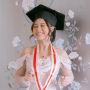 8 Momen Wisuda Nadin Amizah, Bangga Jadi Sarjana Ilmu Komunikasi