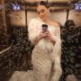 Heboh Sosok Hitam di Belakang Luna Maya saat Selfie di Lift Sendirian