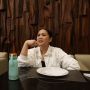Punya Bakat Bawa Piring Banyak Ala Restoran Padang, Intip 8 Momen Nagita Slavina Jadi Pelayan
