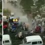 Byur! Momen Pengendara Basah-basahan Diguyur Cipratan Air dari Atas Flyover