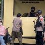 Polres Tangsel Geledah Tas Pengunjung dan Gunakan Metal Detector, Buntut Bom Polsek Astana Anyar