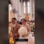 Suasana Pernikahan Chelsea Islan dan Rob Clinton Terungkap, Tangan Si Pengantin Baru Jadi Sorotan