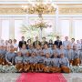 Saat Para Menteri Kompak Berpose Salam Saranghae di Resepsi Kaesang-Erina