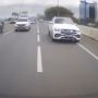 Aksi Arogan Pengendara Mobil Mercy Di Tol Pakai Sirine-Rotator Bikin Geram Warganet: Definisi Kaya Harta, Miskin Otak