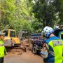 Belum Bisa Dilalui Kendaraan Bermotor, BPBD Upayakan Buka Akses Sukabumi-Palabuhanratu yang Longsor